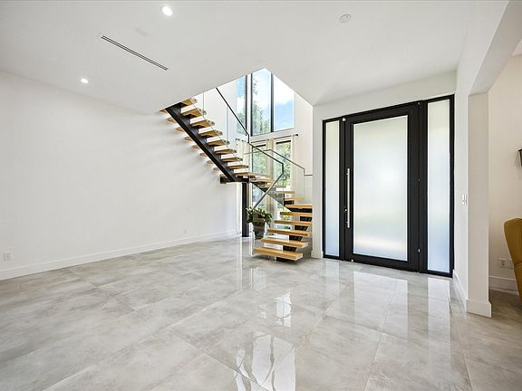 3rd image of 9909 Larston St
