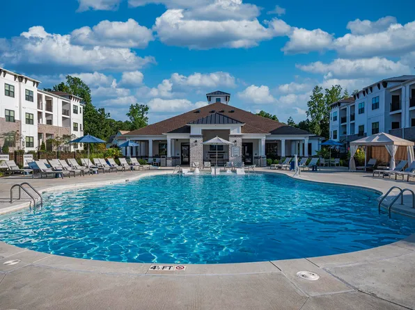 Hawthorne at Smith Creek