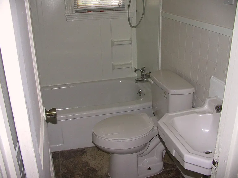 2005 E Rancier Ave — Photo 5