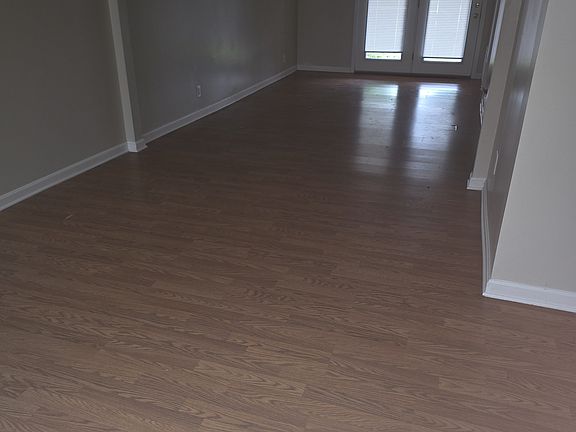 Living room/dining area