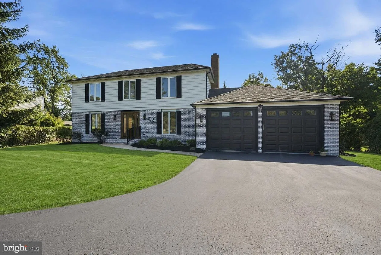 4 bed, 2.5 bath, 2500 sqft, $6,000 — Photo 1