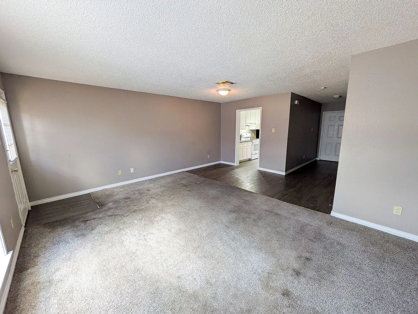 Laurel Square Townhomes — Photo 3