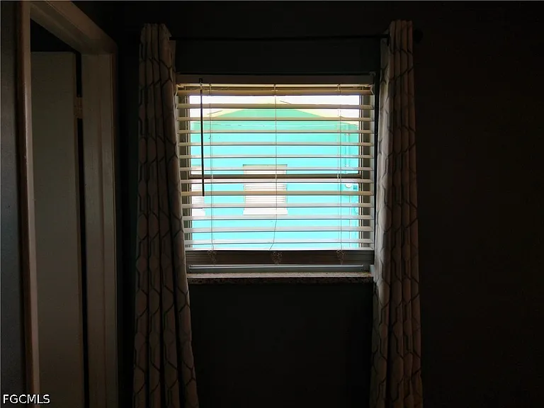 893 Iris Dr — Photo 18