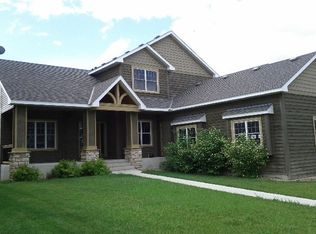 2484 Schneider Ct, Chaska, MN 55318