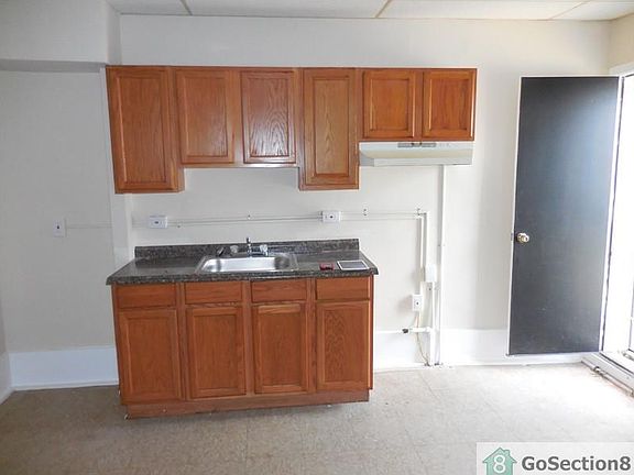 3rd image of 412 N Milton Ave