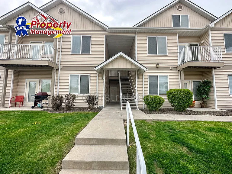 272 W Mallard Dr #207 — Photo 15