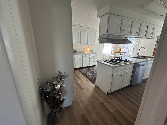 4th image of 50 W South St