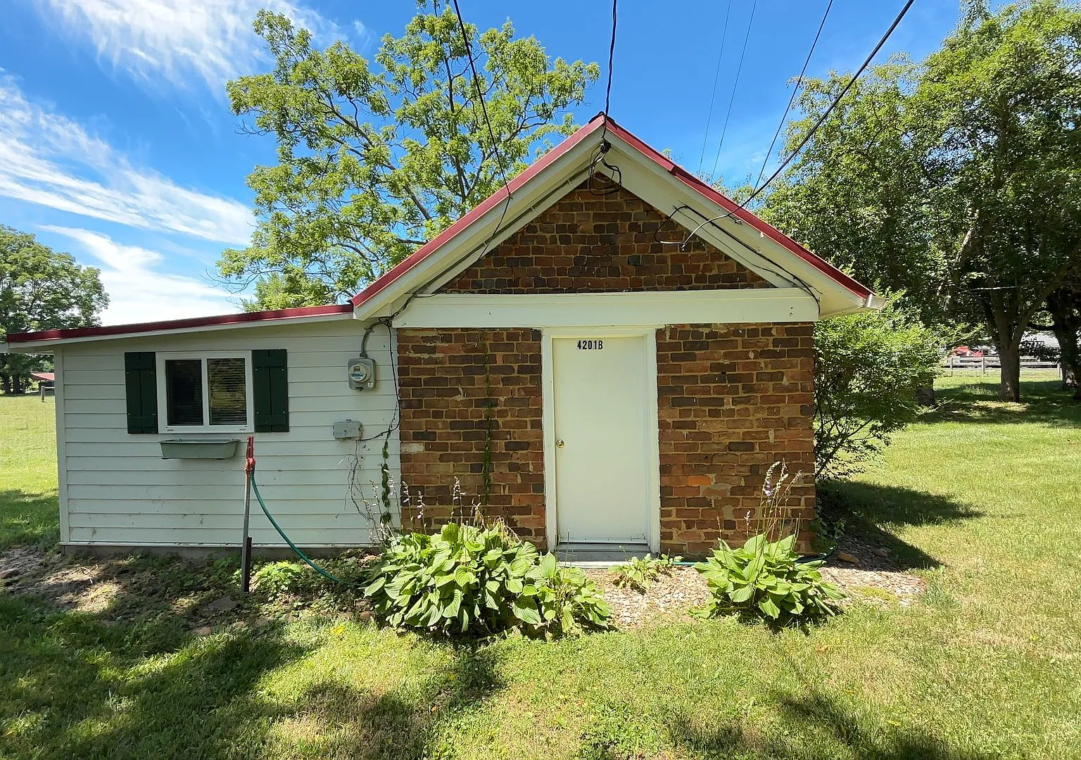 1 Bedroom 1 Bath Duplex — Photo 1