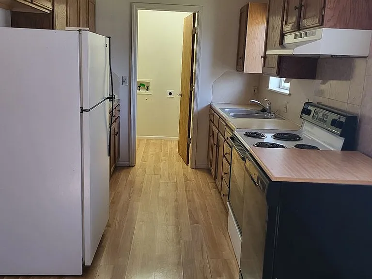 1005 W Midway St — Photo 4