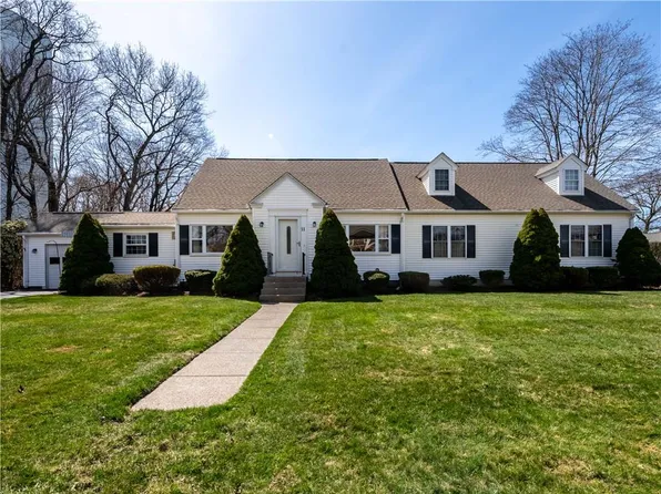 11 Fountain Ave, Barrington, RI 02806