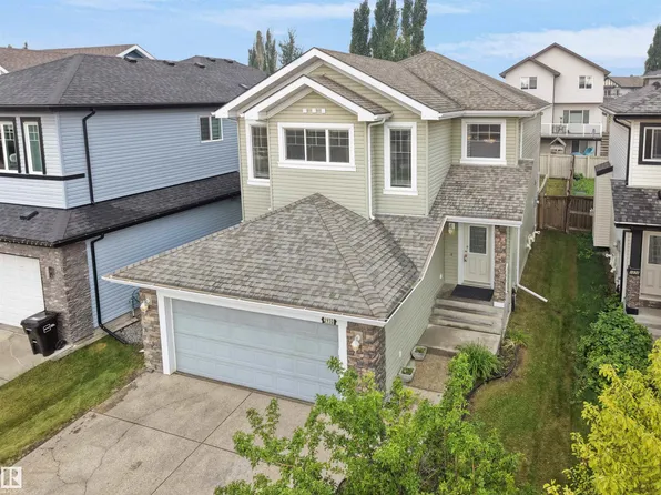 1932 67th St SW, Edmonton, AB T6X 0L9