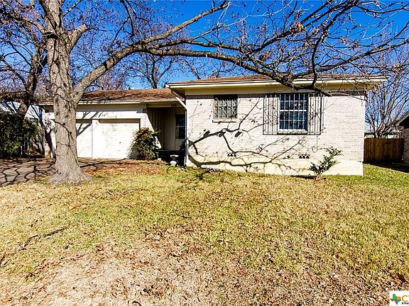 3rd image of 3305 Lake Travis Ave