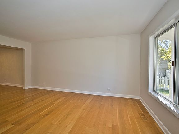 2nd image of 1117 Wishing Well Ln