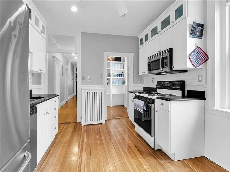 80 Browne St #1 — Photo 4
