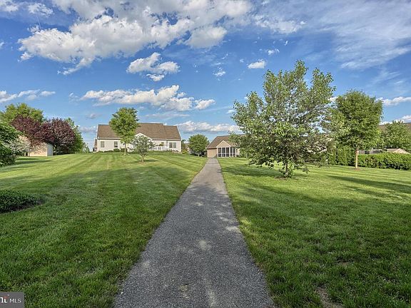 5th image of 815 Walnut Crest Dr #L-0106