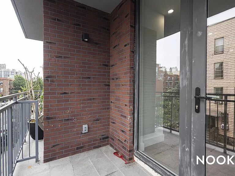 228 N 7th St #207 — Photo 9