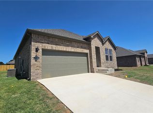 2300 Langford St, Pea Ridge, AR 72751