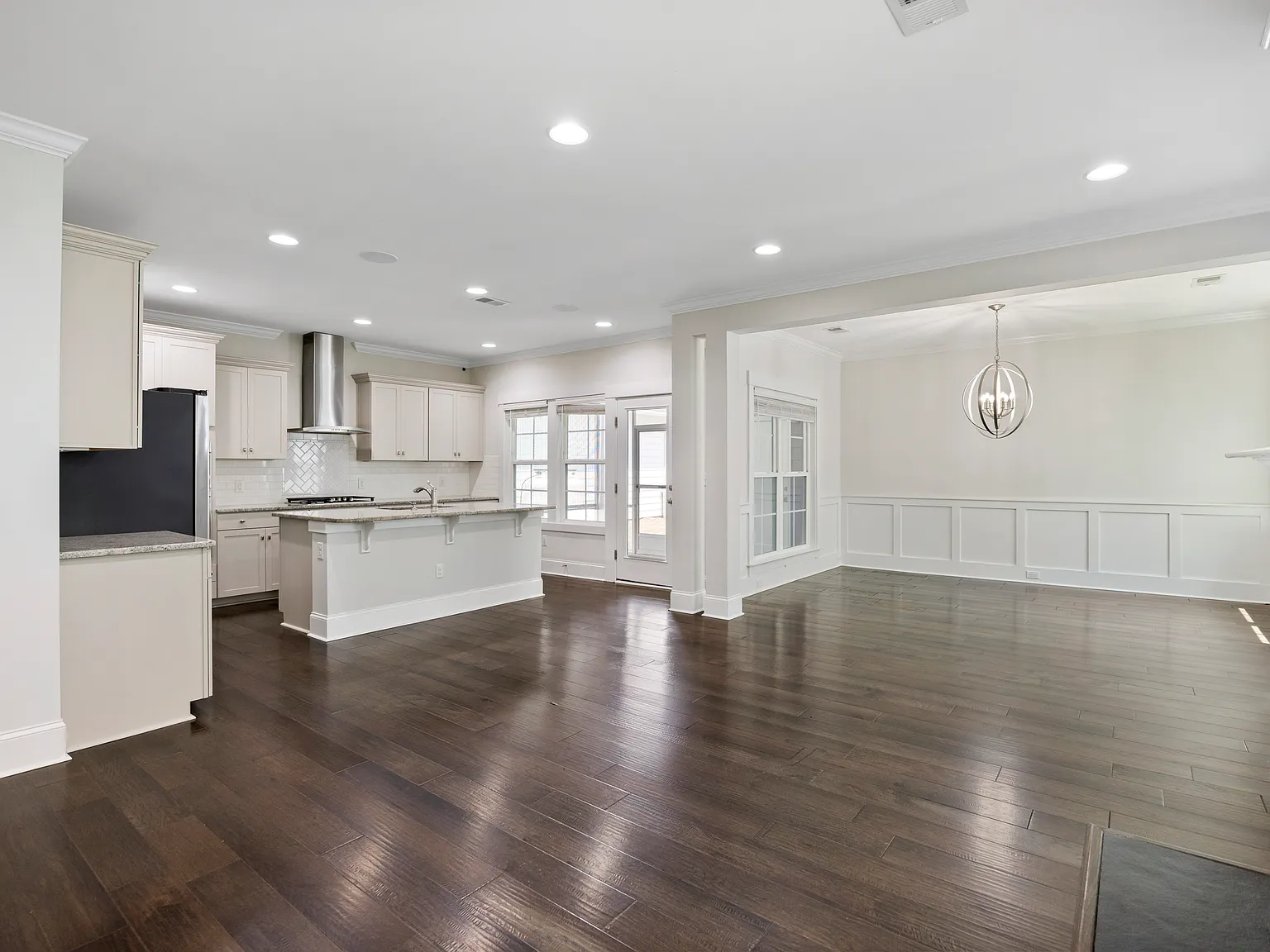 5 bed, 2730 sqft, $3,450 — Photo 4