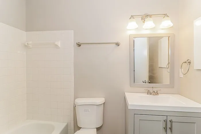 11024 Labelle Ave — Photo 8