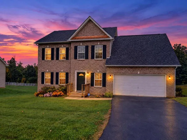 725 Carriage Pkwy, Rustburg, VA 24588