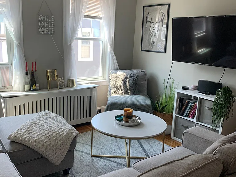 546 E 4th St #3 — Photo 5