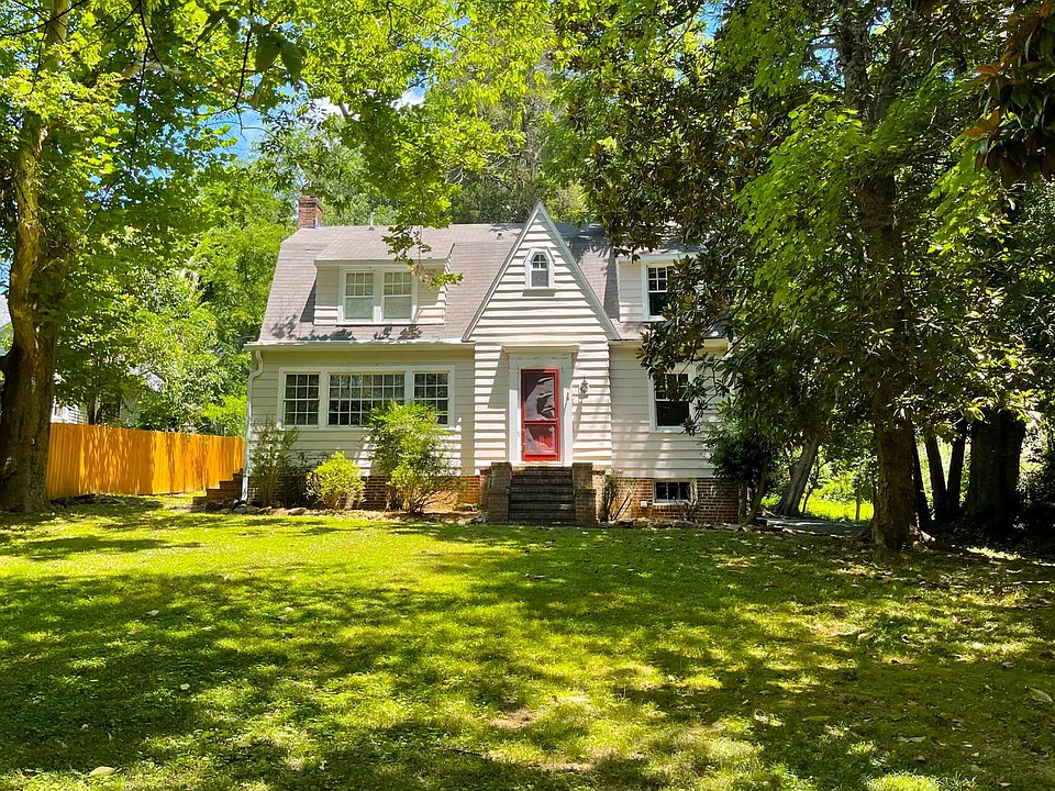 300 Chase Ave