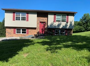 201 Green Mountain Rd, Pounding Mill, VA 24637