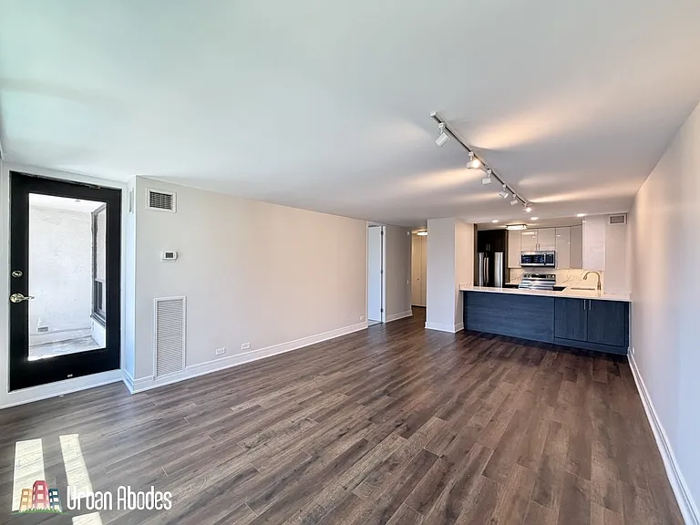 1030 N State St #12K — Photo 12