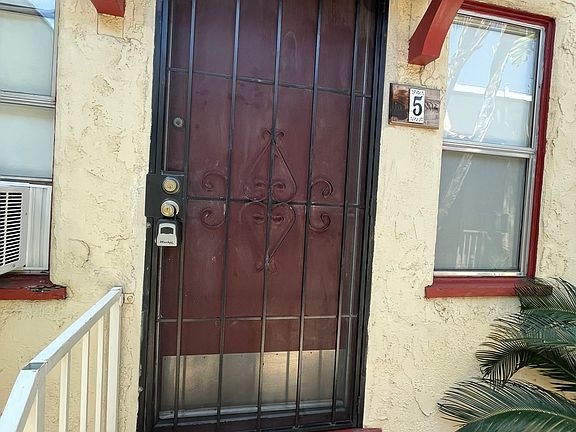 2nd image of 756 N Van Ness Ave #5