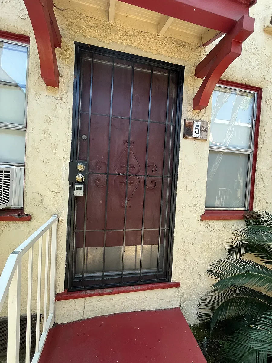 Building Photo - 756 N Van Ness Ave #5