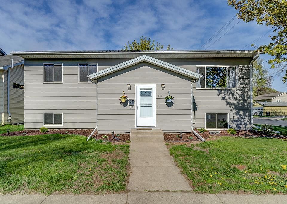 1st image of 557 14th Ave N