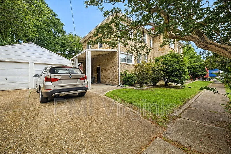 3 bed, 2.0 bath, 1400 sqft, $1,995 — Photo 3