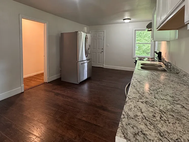 110 Stone Creek Dr — Photo 12