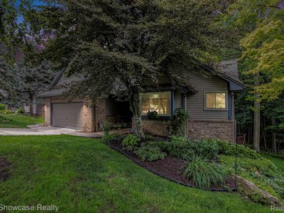 396 Rosario Ln, White Lake, MI, 48386