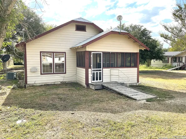 303 milam, Pettus 78146