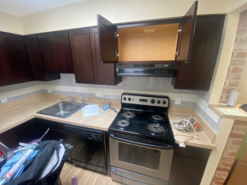 1st image of 5 University Rd #2