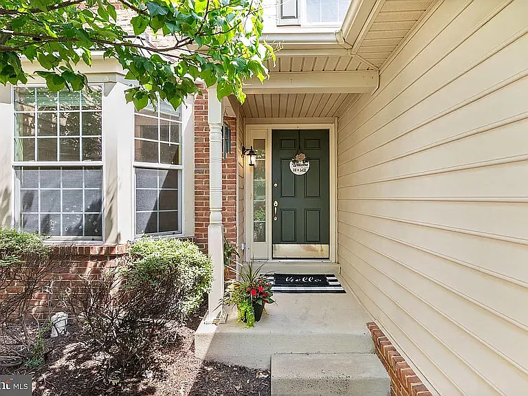 3 bed, 2998 sqft, $4,200 — Photo 2