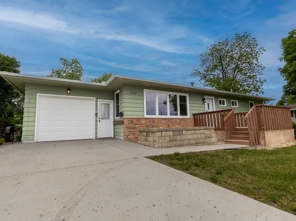 663 Service Rd, Paynesville, MN 56362
