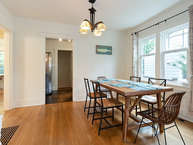 Bright and Airy Dinning Area