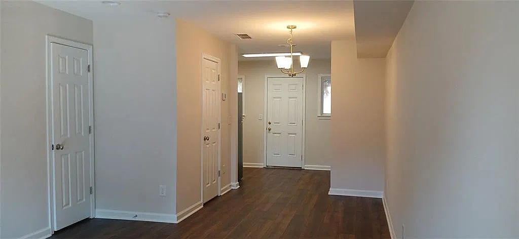 2 bed, 1.5 bath, 968 sqft, $1,470 — Photo 4