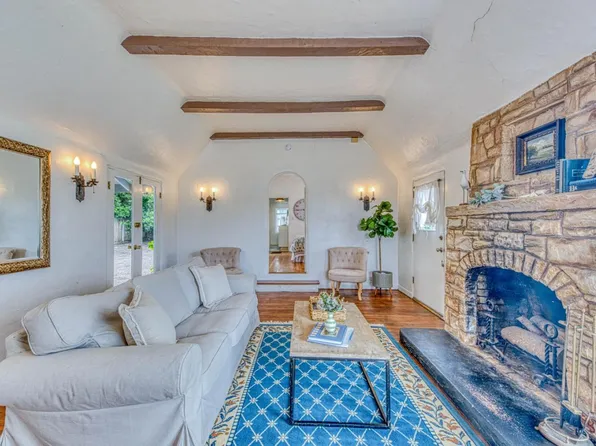 195 Cedar St, Pacific Grove, CA 93950