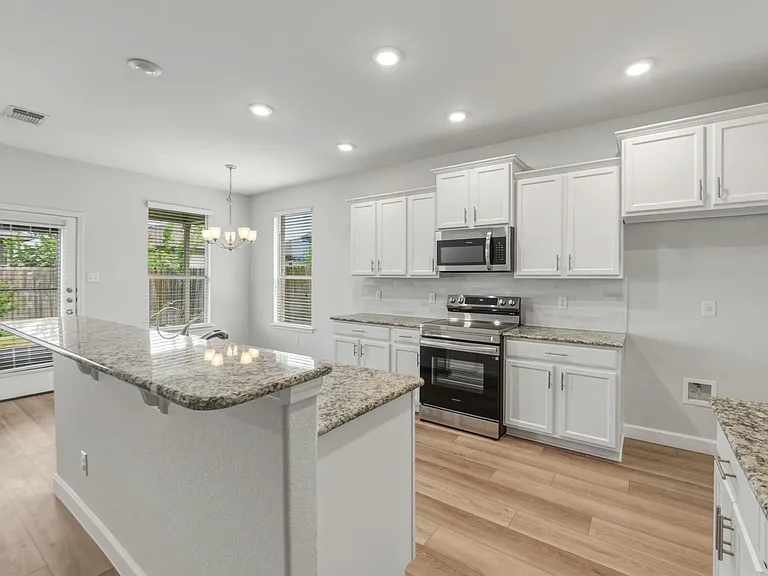 301 Serpentine Ln — Photo 6