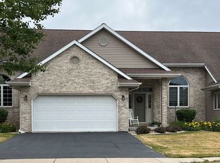 1305 Northlake Ct, Rochelle, IL 61068