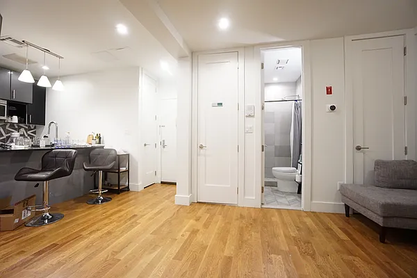 Rented by Rennit Inc. | media 28