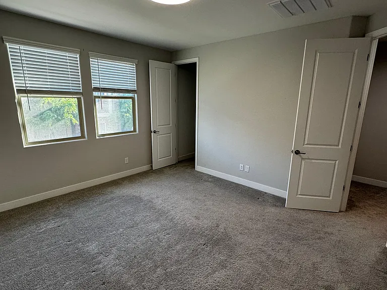 648 W Winchester Dr — Photo 16