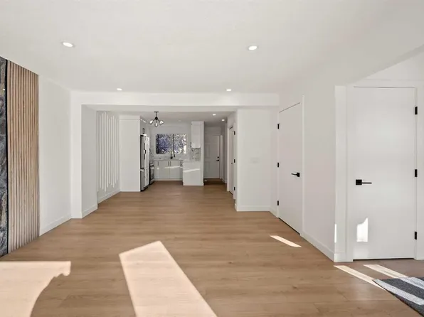 6404 S 24th Ave NE, Calgary, AB T1Y 3T8