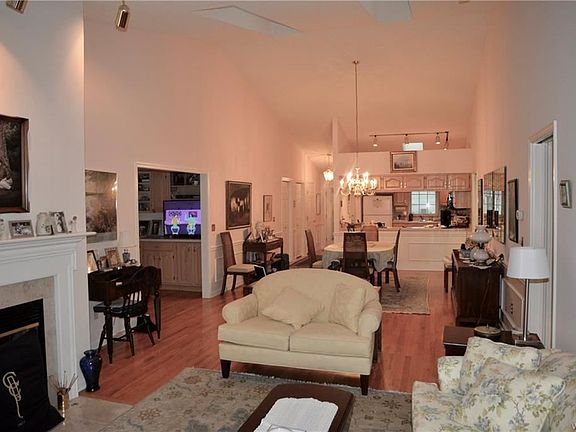 5th image of 43 Spicebush Ln
