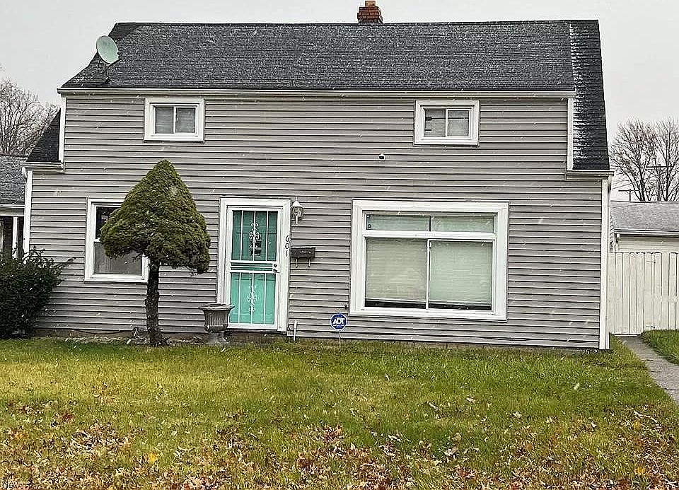 1st image of 601 E 261st St