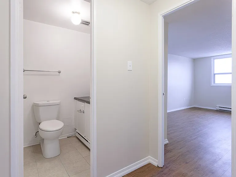 285 Loretta Ave S — Photo 16