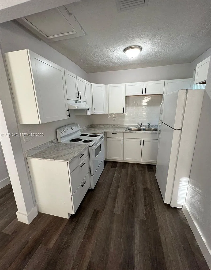2 bed, 1.0 bath, 873 sqft, $950 — Photo 1